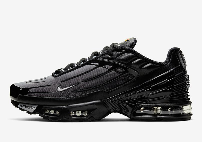 nike-air-max-plus-3-triple-black-cj9684-002-2