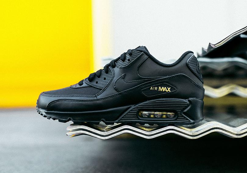 nike-air-max-90-black-gold-1