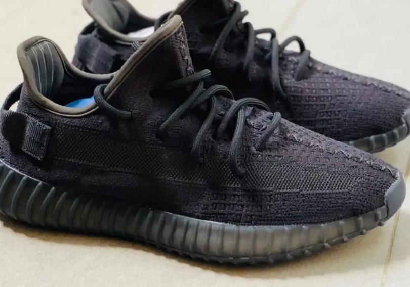 adidas-yeezy-boost-350-v2-black-2022-2