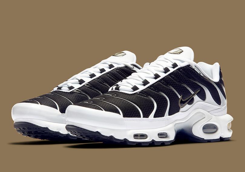 Nike-Air-Max-Plus-Black-White-CT1094-102-4-1